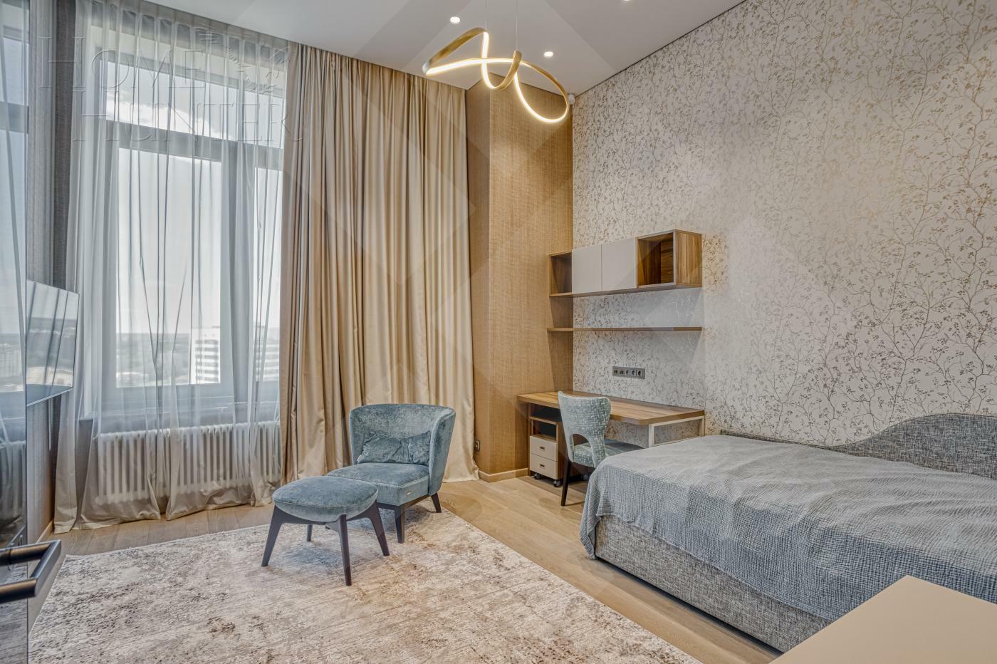 4-КОМН. ПЕНТХАУС С ОТДЕЛКОЙ 242 М² НА 22 ЭТАЖЕ