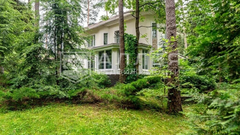 2-этажный коттедж 735 м² с отделкой