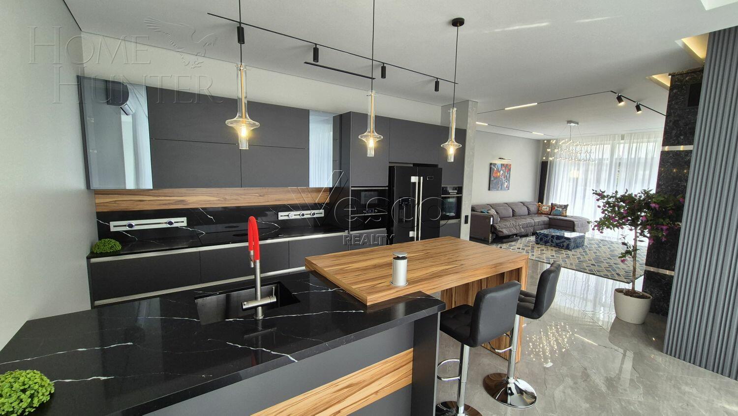 3-этажный коттедж 600 м² с отделкой