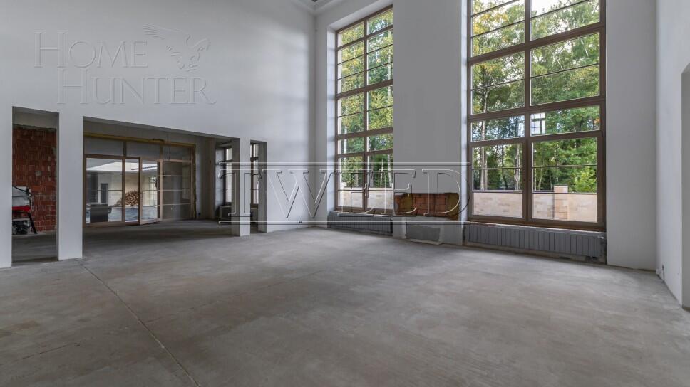 3-этажный коттедж 1 900 м² без отделки