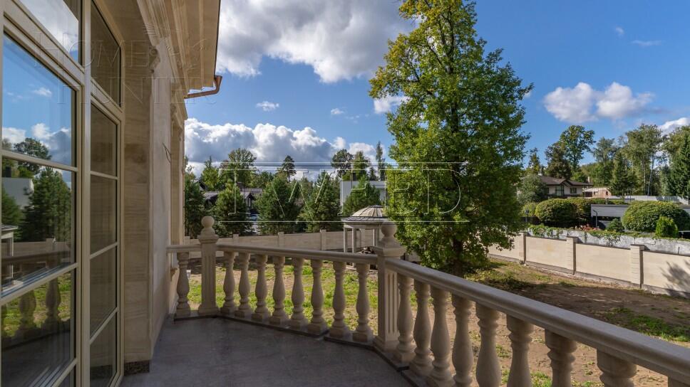 3-этажный коттедж 1 900 м² без отделки