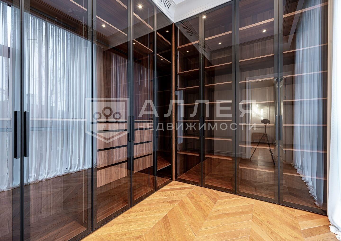 4-этажный таунхаус 287 м² с отделкой
