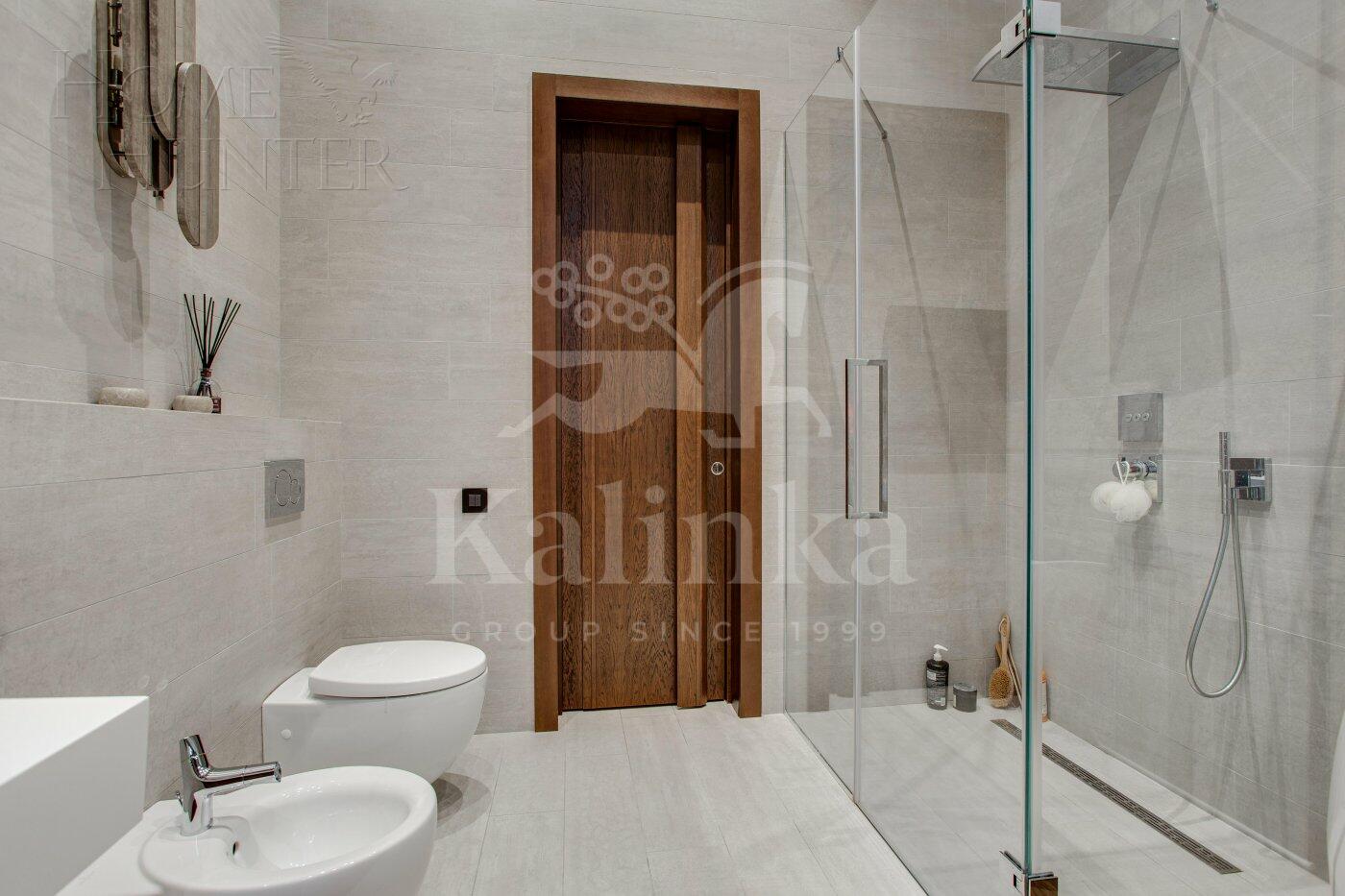 3-этажный коттедж 1 000 м² с отделкой