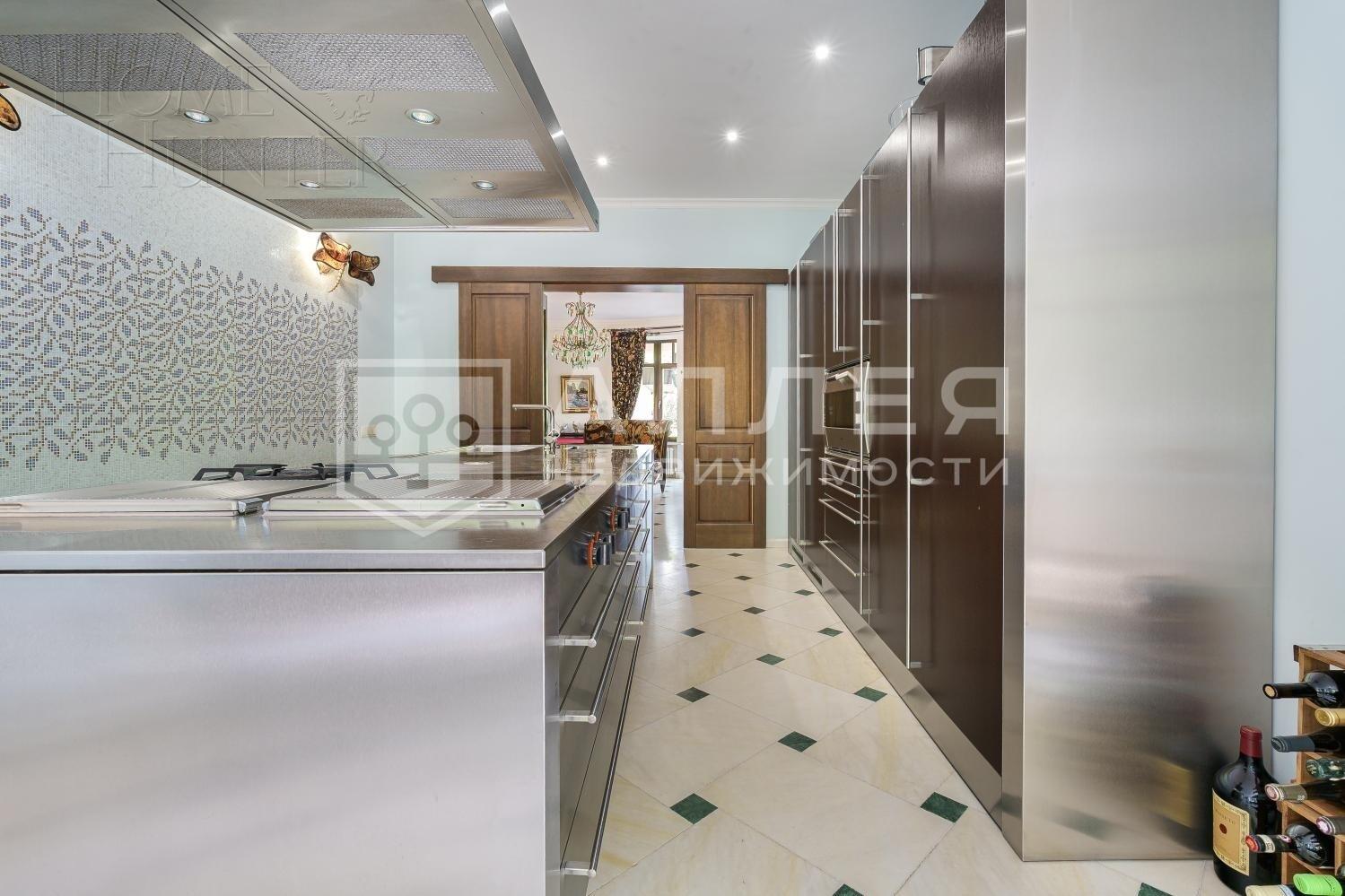 3-этажный коттедж 754.5 м² с отделкой