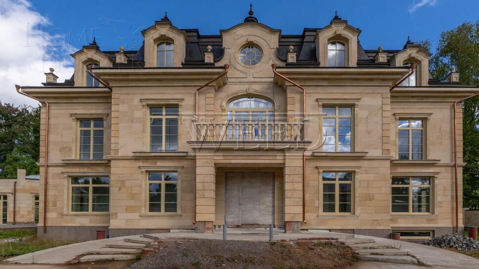 3-этажный коттедж 1 900 м² без отделки