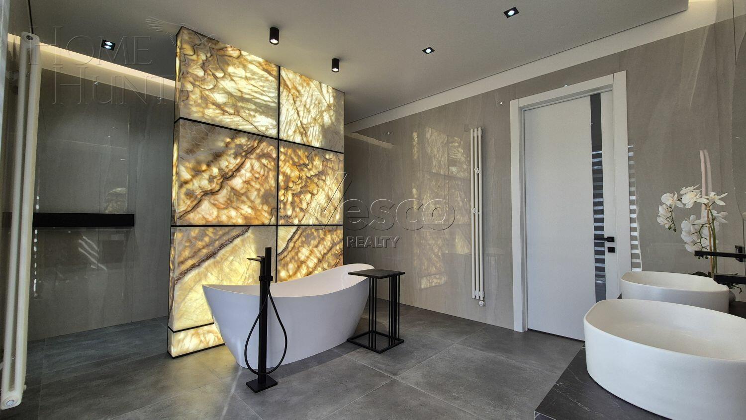 3-этажный коттедж 600 м² с отделкой