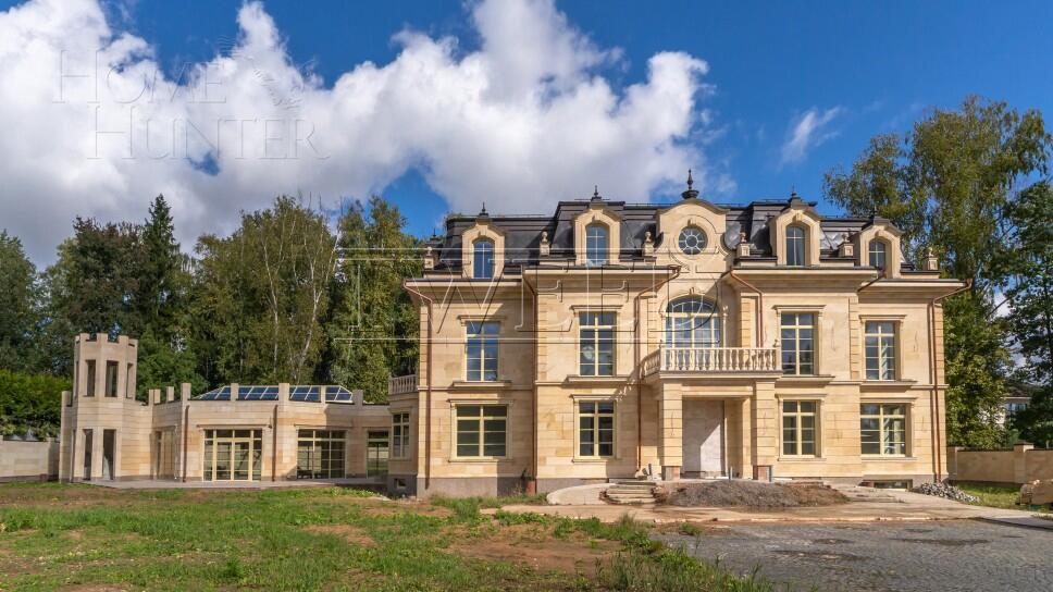 3-этажный коттедж 1 900 м² без отделки