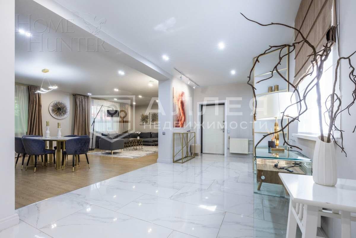 3-этажный коттедж 285 м² с отделкой