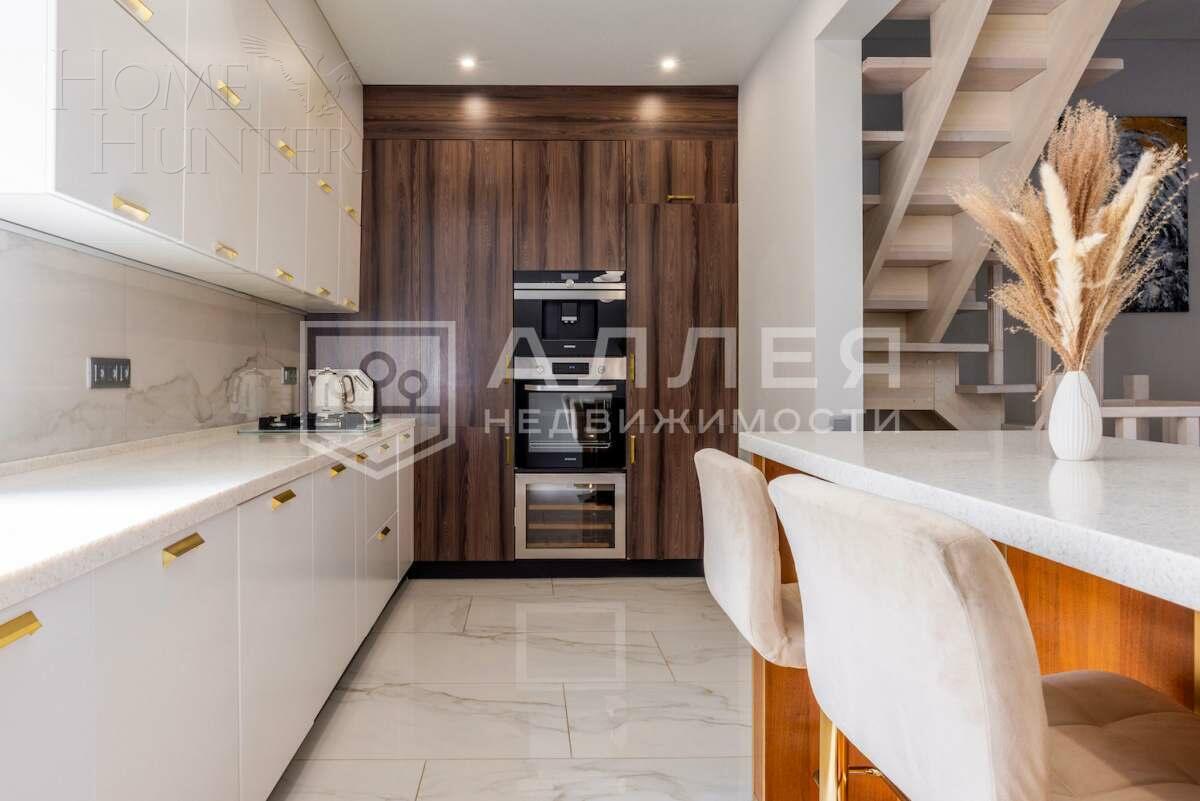 3-этажный коттедж 285 м² с отделкой