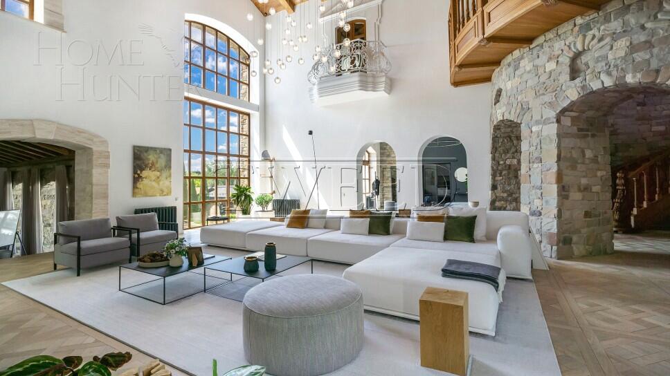 3-этажный коттедж 1 500 м² с отделкой
