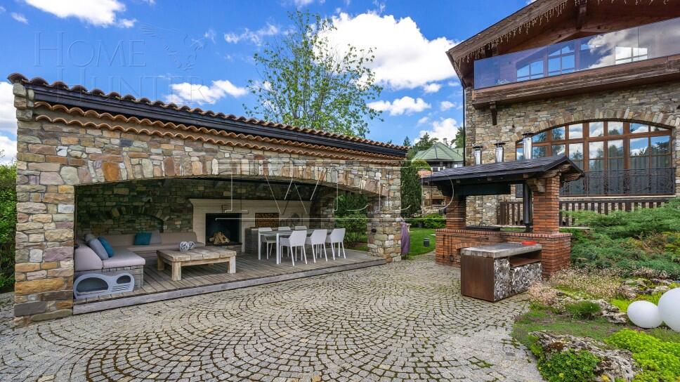 3-этажный коттедж 1 500 м² с отделкой