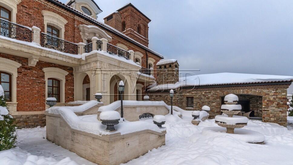 4-этажный коттедж 1 500 м² с отделкой