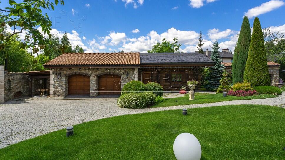 3-этажный коттедж 1 500 м² с отделкой