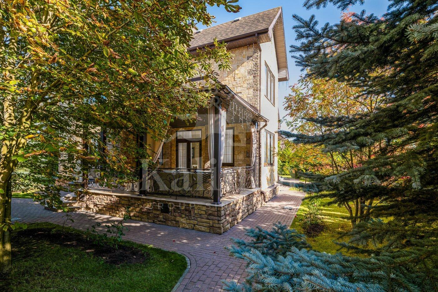 3-этажный коттедж 800 м² с отделкой