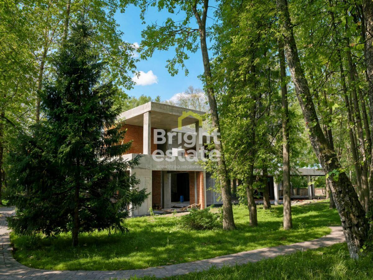 2-этажный коттедж 1 300 м² без отделки