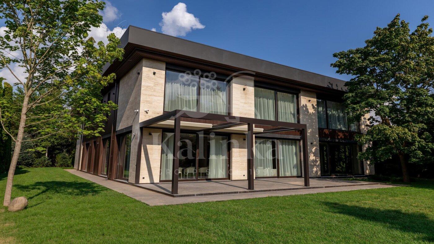 2-этажный коттедж 1 150 м² с отделкой