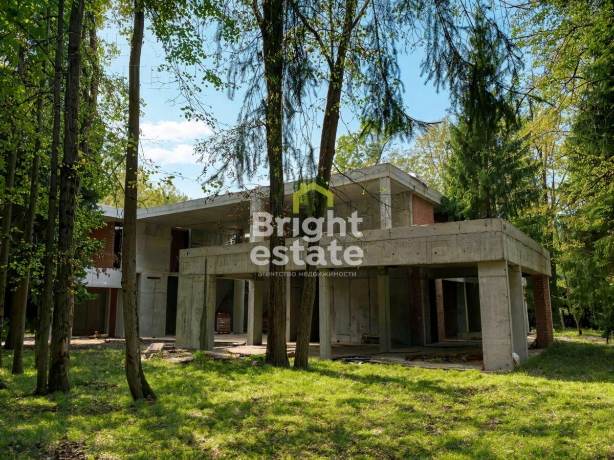 2-этажный коттедж 1 300 м² без отделки
