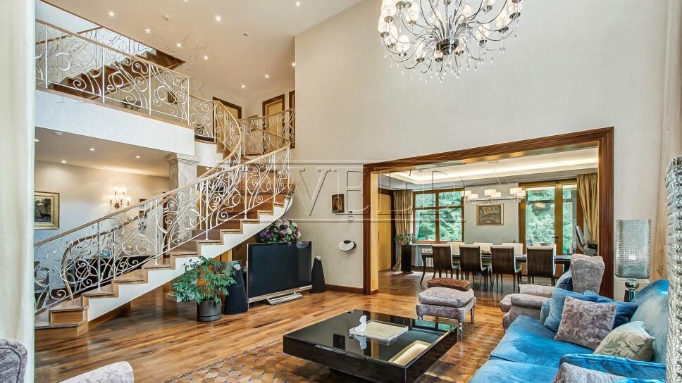 3-этажный коттедж 800 м² с отделкой