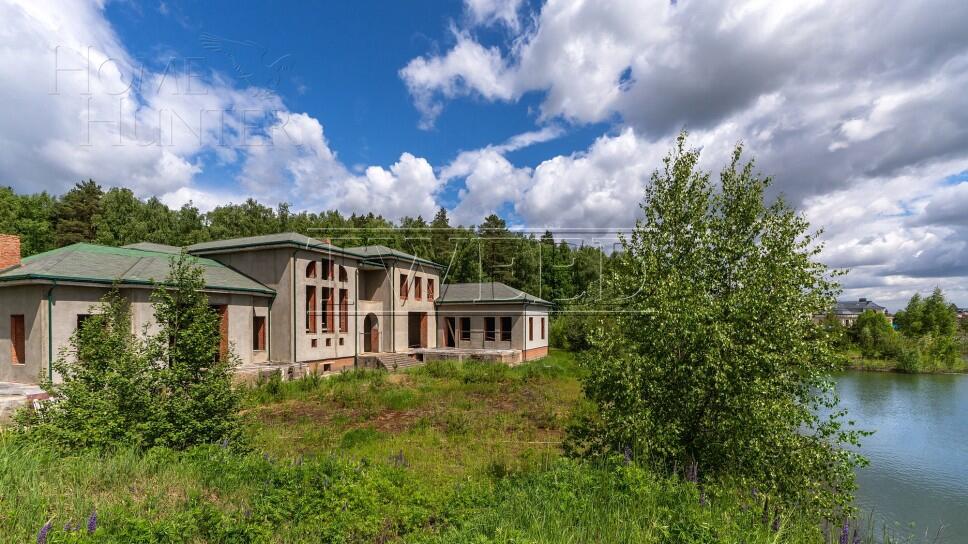 3-этажный коттедж 1 400 м² без отделки