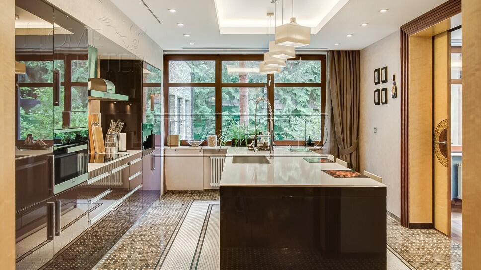 3-этажный коттедж 800 м² с отделкой