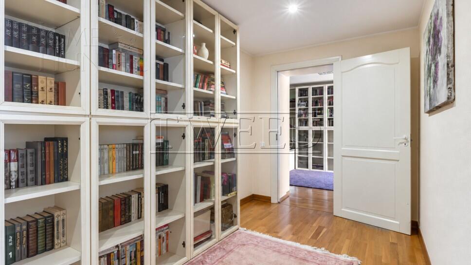 3-этажный коттедж 500 м² с отделкой