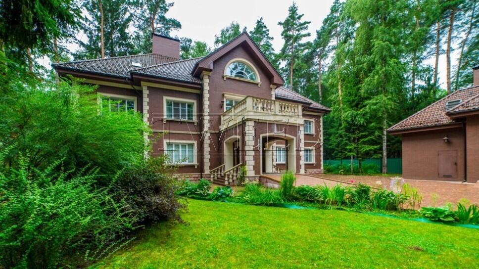 4-этажный коттедж 850 м² с отделкой