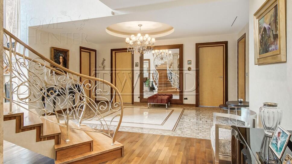 3-этажный коттедж 800 м² с отделкой