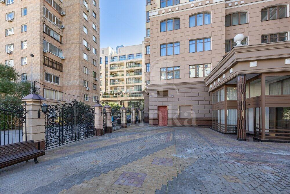 3-КОМН. КВАРТИРА С ОТДЕЛКОЙ 168.4 М² НА 8 ЭТАЖЕ