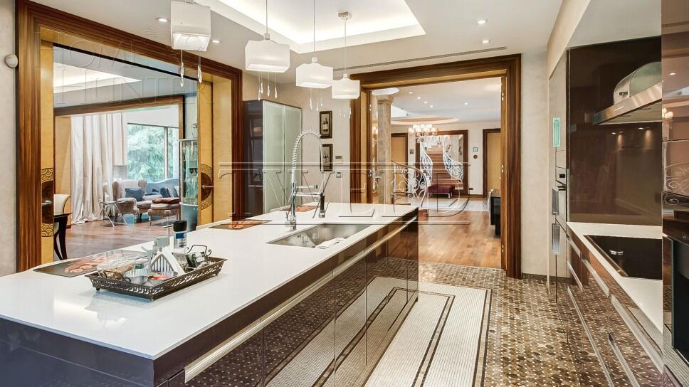 3-этажный коттедж 800 м² с отделкой