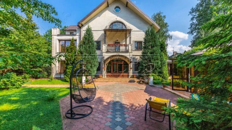 4-этажный коттедж 520 м² с отделкой