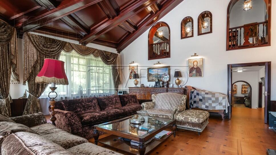 3-этажный коттедж 750 м² с отделкой