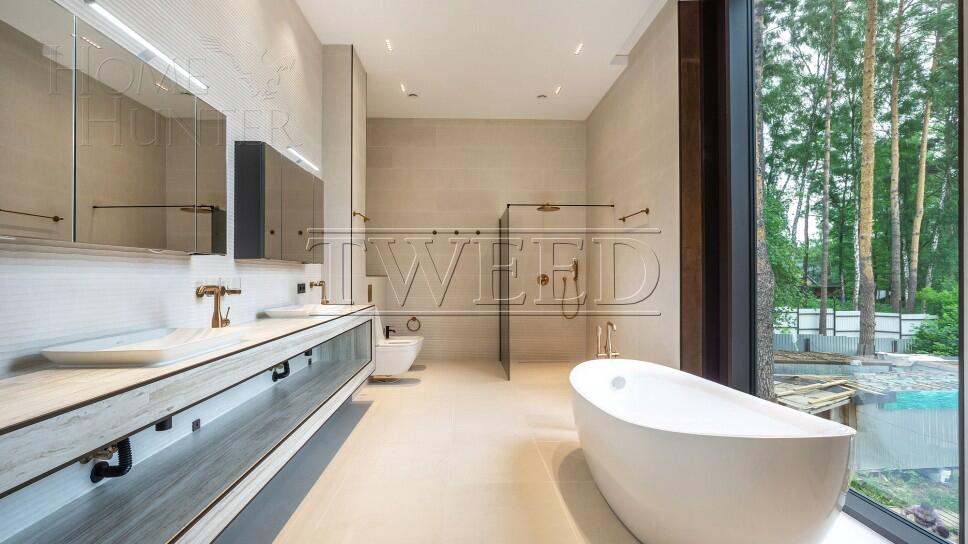 3-этажный коттедж 1 250 м² с отделкой