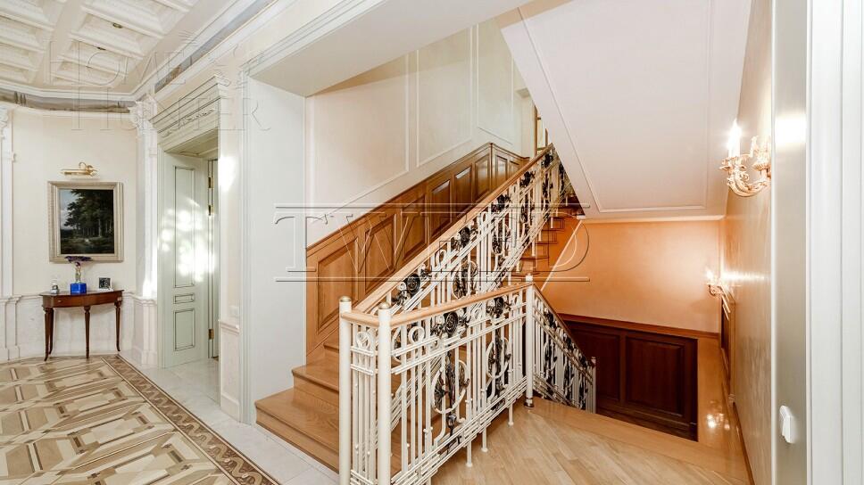 2-этажный коттедж 1 800 м² с отделкой