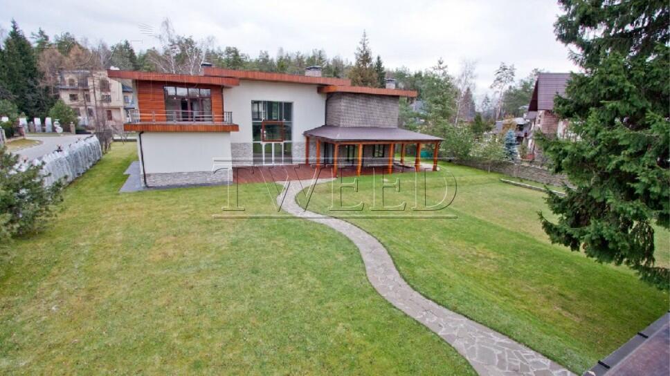 3-этажный коттедж 650 м² без отделки