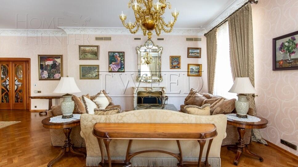 3-этажный коттедж 1 150 м² с отделкой