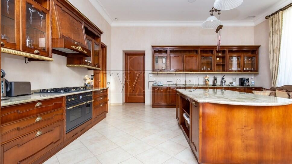 3-этажный коттедж 1 150 м² с отделкой