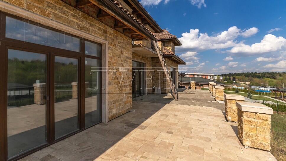 3-этажный коттедж 650 м² без отделки