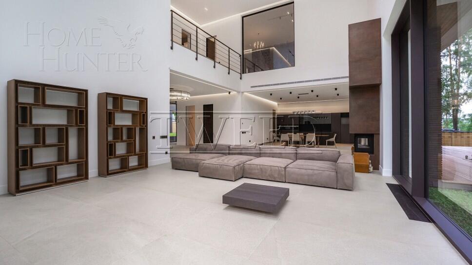 3-этажный коттедж 1 250 м² с отделкой