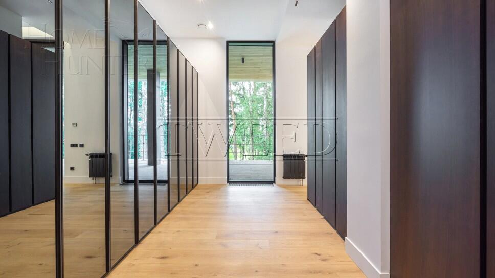 3-этажный коттедж 1 250 м² с отделкой