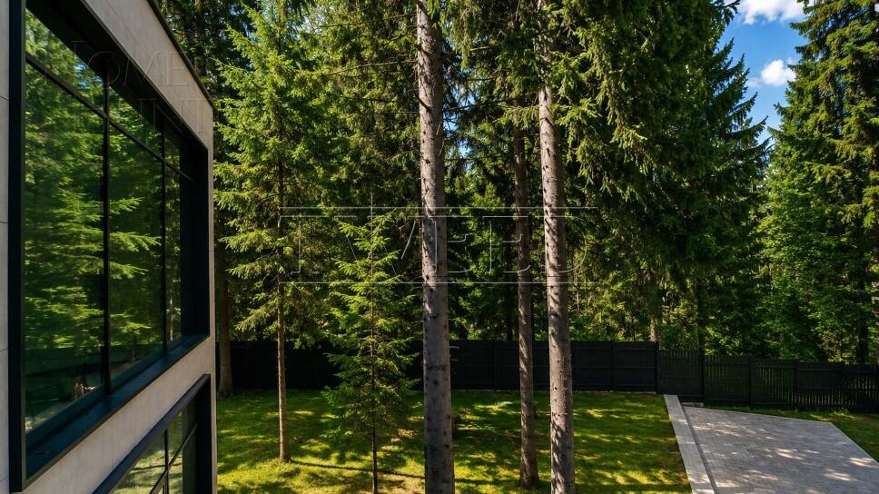 2-этажный коттедж 1 700 м² без отделки