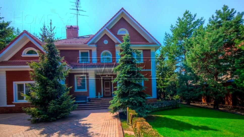 4-этажный коттедж 740 м² с отделкой