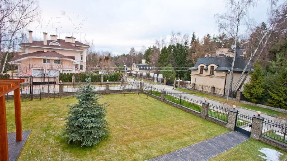 3-этажный коттедж 650 м² без отделки