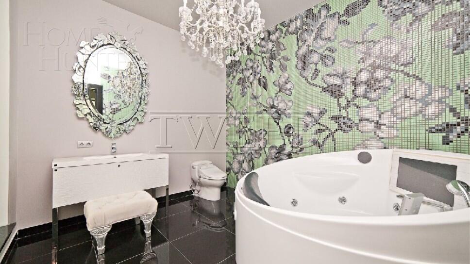 4-этажный коттедж 1 300 м² с отделкой