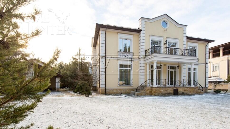 3-этажный коттедж 1 150 м² с отделкой