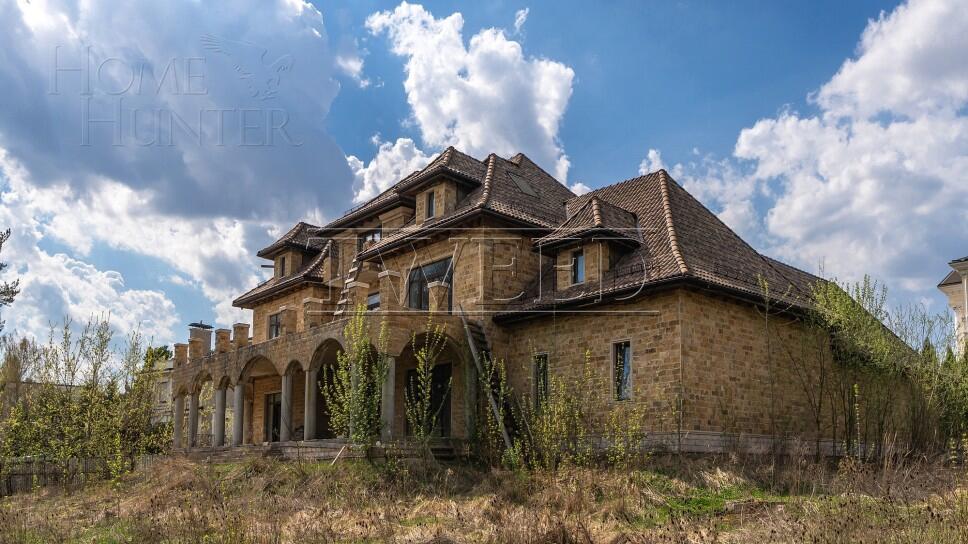 3-этажный коттедж 650 м² без отделки