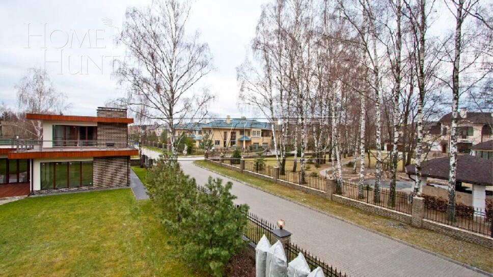 3-этажный коттедж 650 м² без отделки