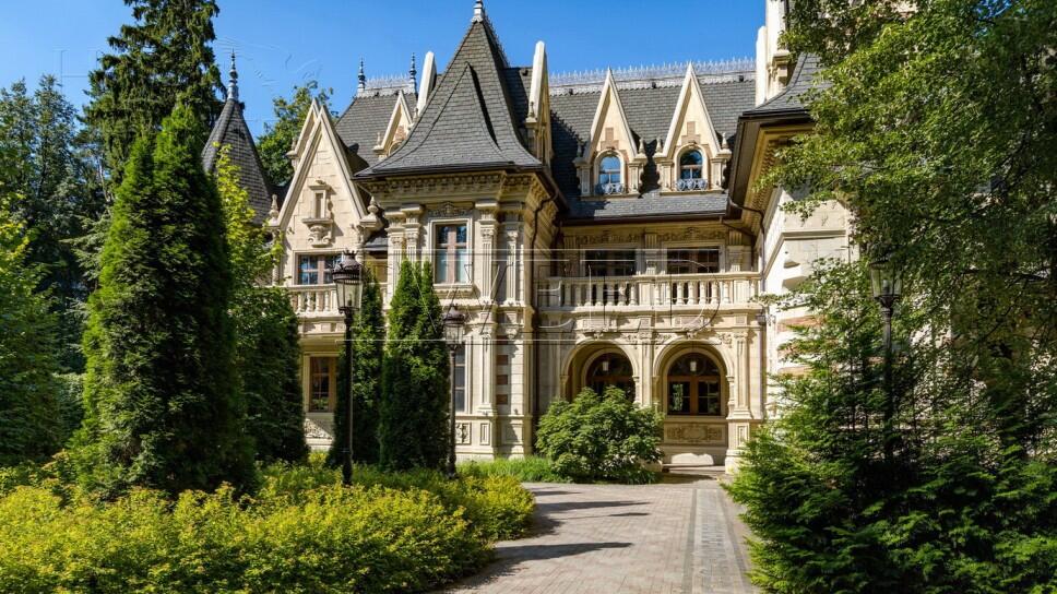 3-этажный коттедж 2 164 м² с отделкой