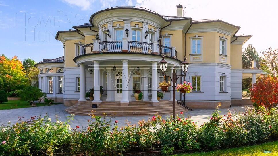 2-этажный коттедж 1 800 м² с отделкой