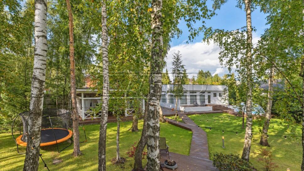 2-этажный коттедж 290 м² с отделкой