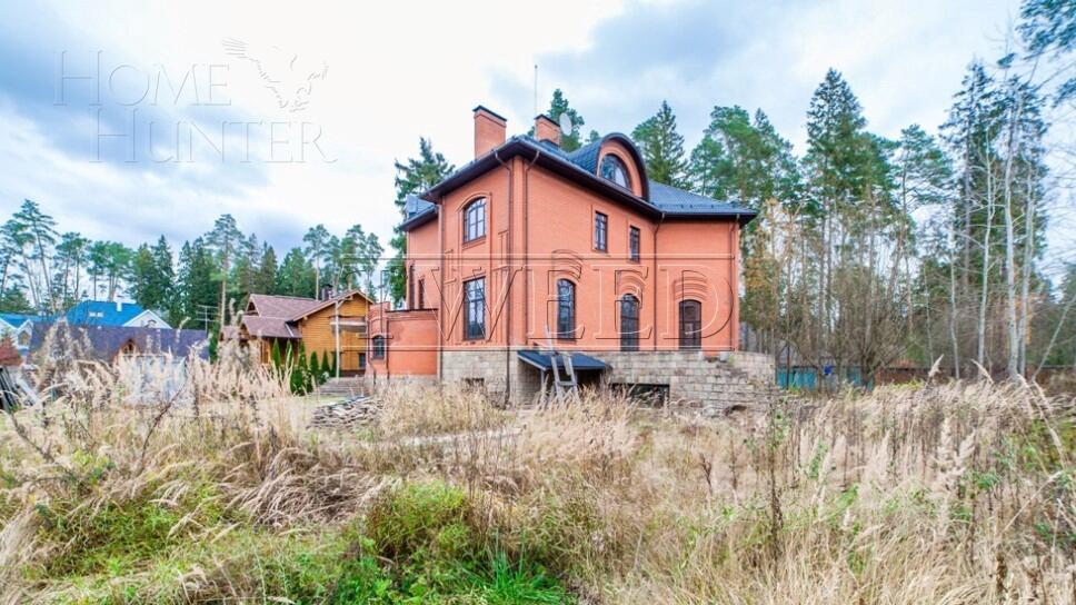 3-этажный коттедж 1 100 м² без отделки